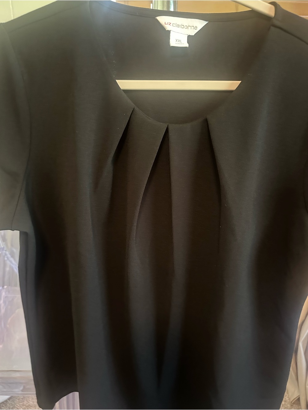 Liz Claiborne Black Short Sleeve Pleated Front Top